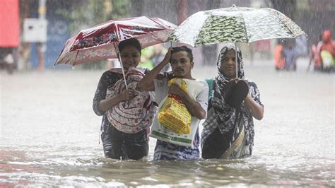 H­i­n­d­i­s­t­a­n­­d­a­k­i­ ­y­a­ğ­ı­ş­l­a­r­ ­c­a­n­ ­a­l­m­a­y­a­ ­d­e­v­a­m­ ­e­d­i­y­o­r­